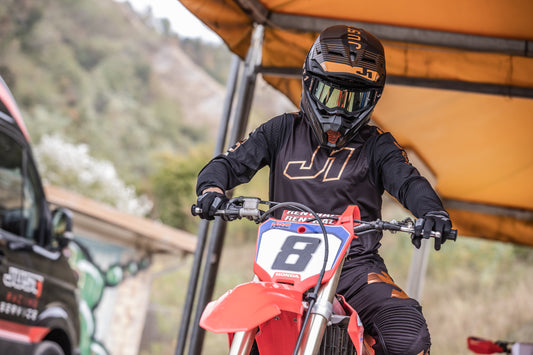 Things You Need to Know about Helmet Wearing - JUST1 Racing